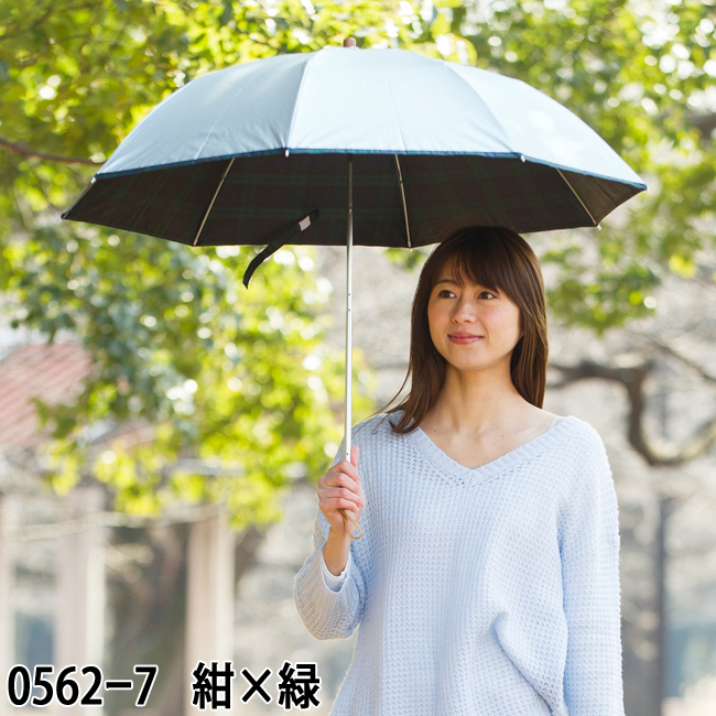 シルバー紺×緑を使用する女性モデル