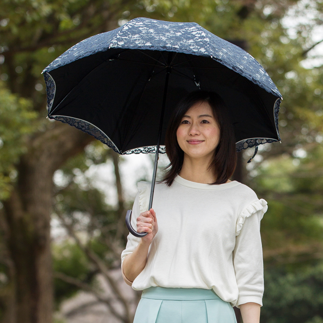 濃紺使用イメージ女性モデル2